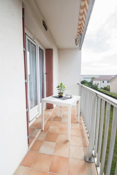 Apartament Le Coquet - Balcon - Proche Gare - Parking Bourg-en-Bresse Zewnętrze zdjęcie